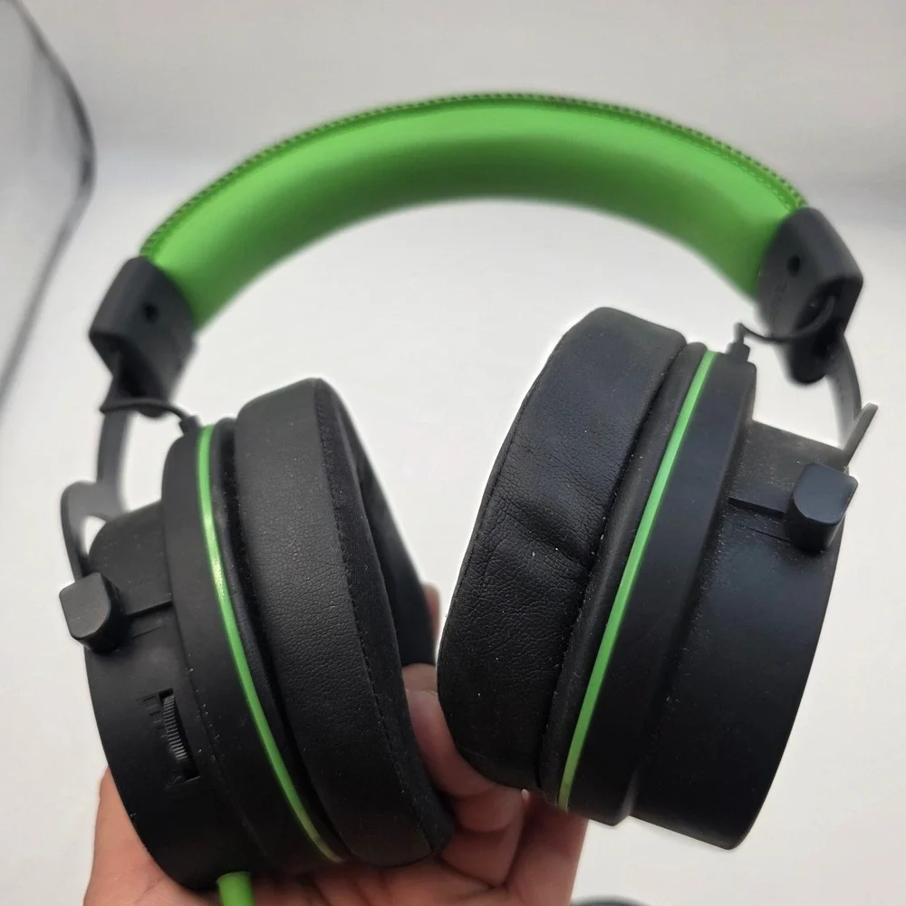 onn. Wired‎ Gaming Headset with Microphone Black Neon Green 3.5mm Jack L3